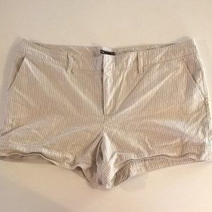 gap factory shorts size 18 cream striped pockets